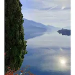 Πανσιόν La Perla Del Lago